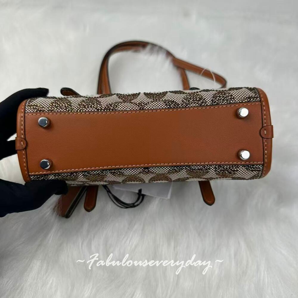 Coach Swing Zip Bag 20 Crystal Signature Jacquard Silver/Burnished Amber CBH53 - Picture 8 of 10